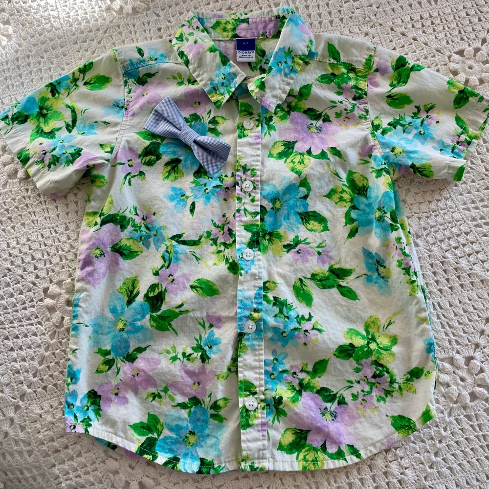 EUC Boys 5T Floral Button Up w/Bow Tie Old Navy 100% Cotton